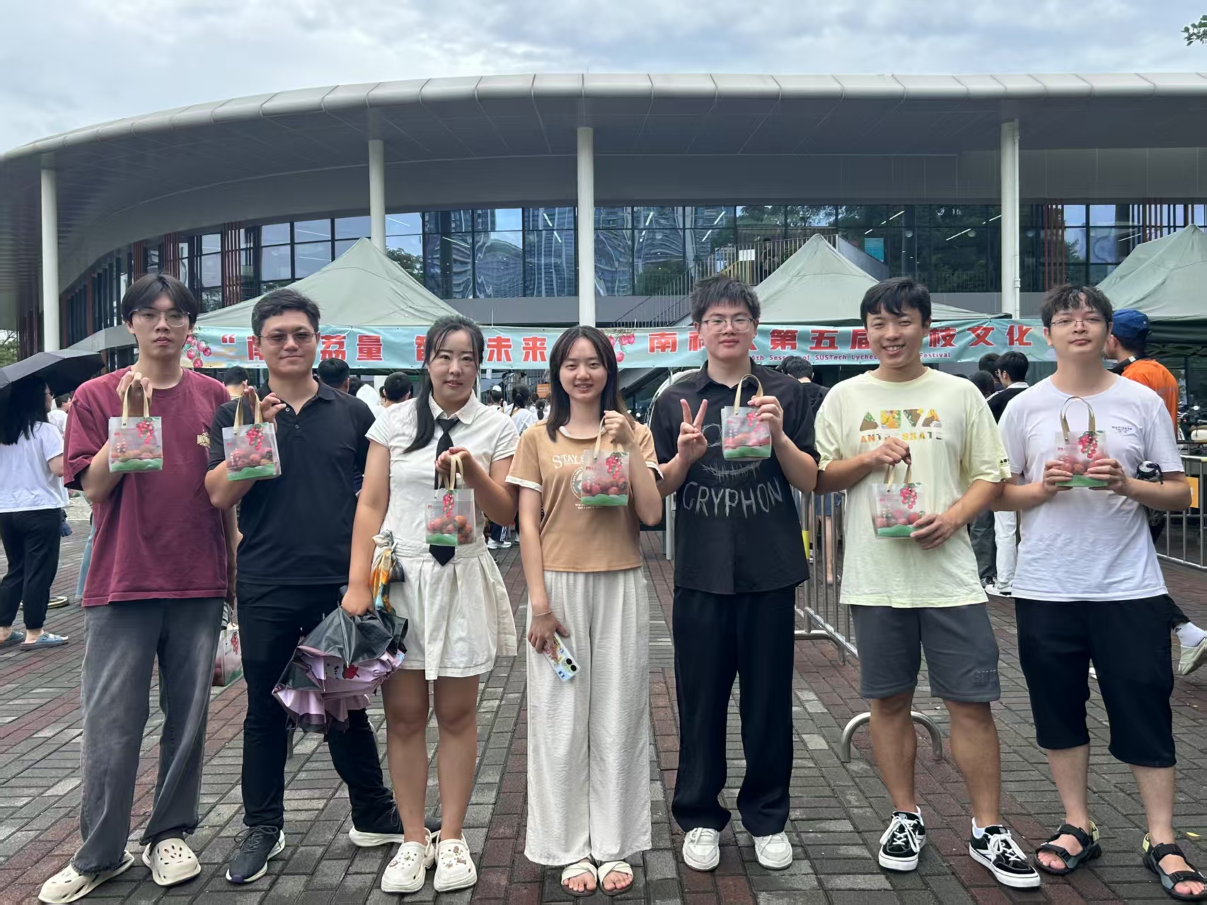 圳在看校园:南方科技大学将8万斤荔枝派发师生 圳在看校园:南方科技大学将8万斤荔枝派发师生