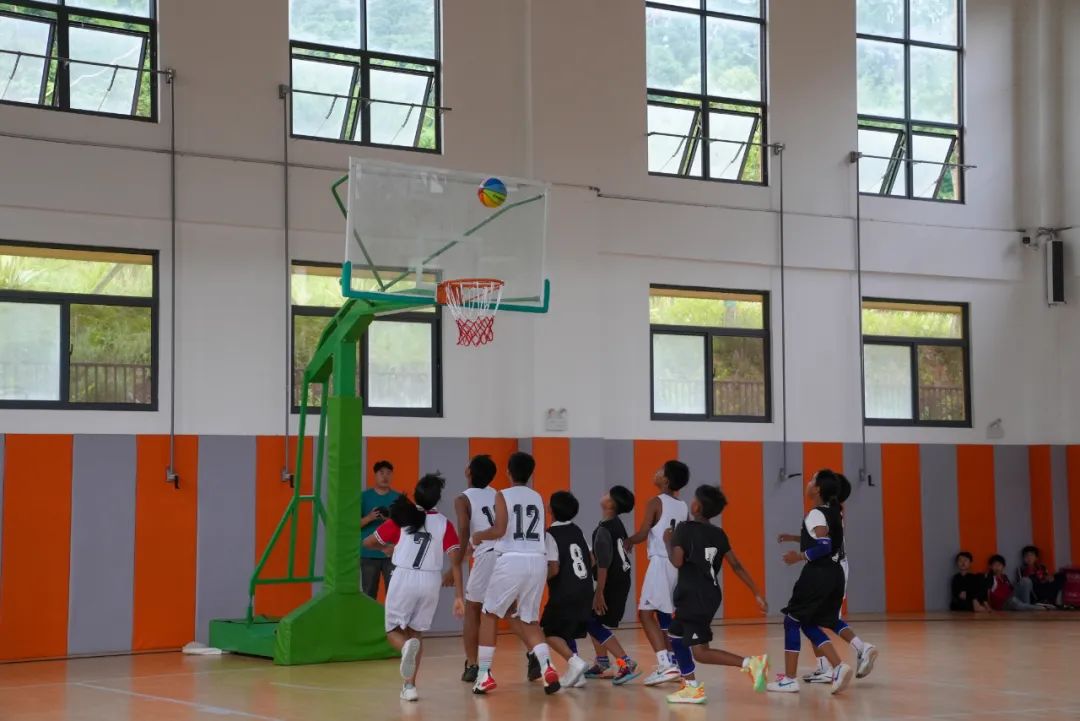西盟县首届小学生篮球联赛火热开幕