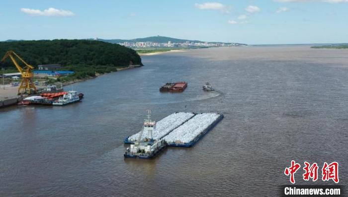 黑龙江省水运口岸首次进口铜矿粉 “铁水联运”激活跨境物流新引擎