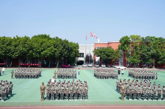 当青春遇上迷彩 八科学子 “热” 力全开 当青春遇上迷彩 八科学子 “热” 力全开