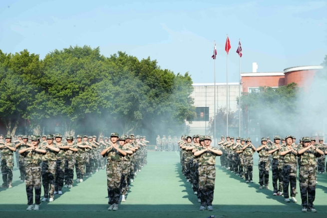 当青春遇上迷彩 八科学子 “热” 力全开 当青春遇上迷彩 八科学子 “热” 力全开