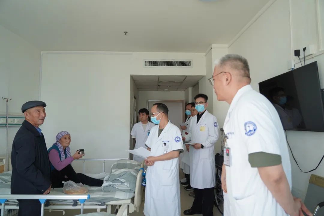 军总名医 | 深耕关节疾病领域33载，他用医术点亮患者新生