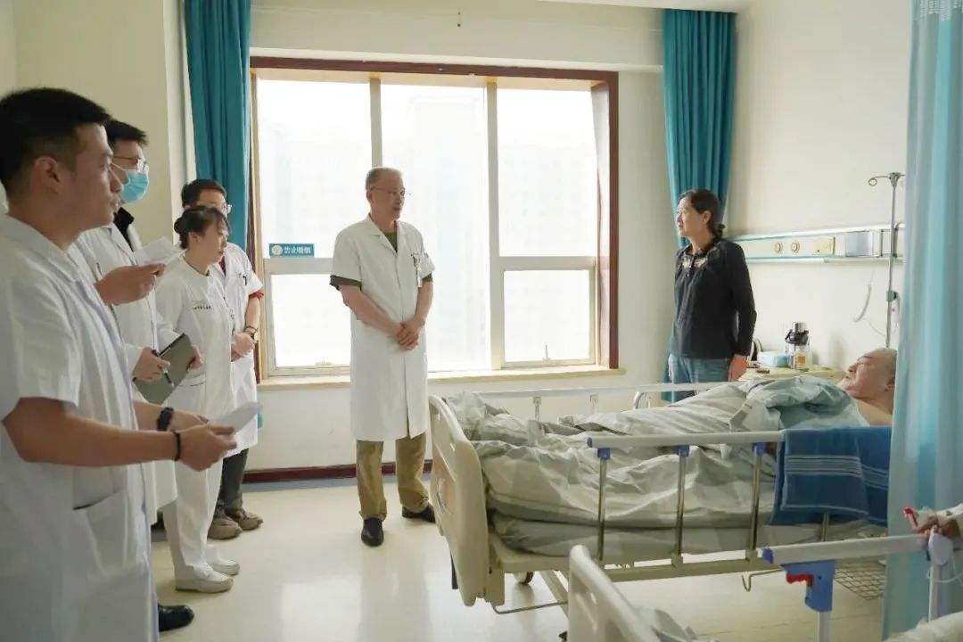 军总名医 | 深耕关节疾病领域33载，他用医术点亮患者新生