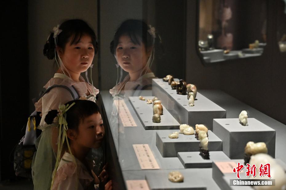 山西展出230余件纵跨五千年的中国古代玉器