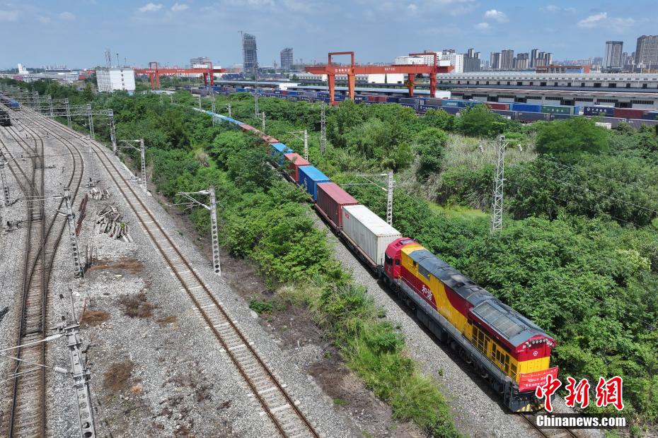 成都国际铁路港开通“蓉深港图定班列”