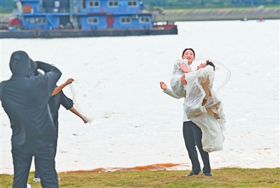 赣江潮涌 碧水润城