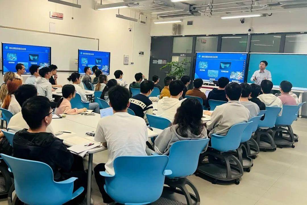 教学玩出新花样,深大的这位老师是认真的! 教学玩出新花样,深大的这位老师是认真的!
