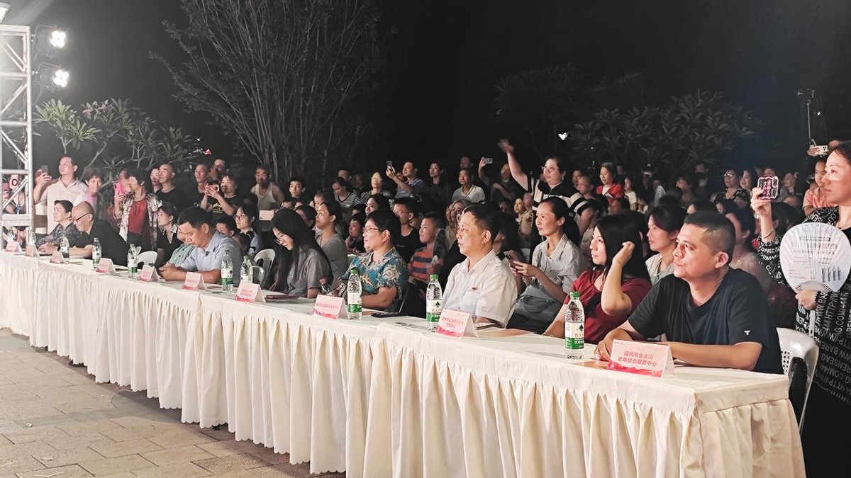 “家门口的幸福 唱响基层新篇章” ——第三届“聆听‘凤’音 心潮音乐会”华彩收官 “家门口的幸福 唱响基层新篇章” ——第三届“聆听‘凤’音 心潮音乐会”华彩收官