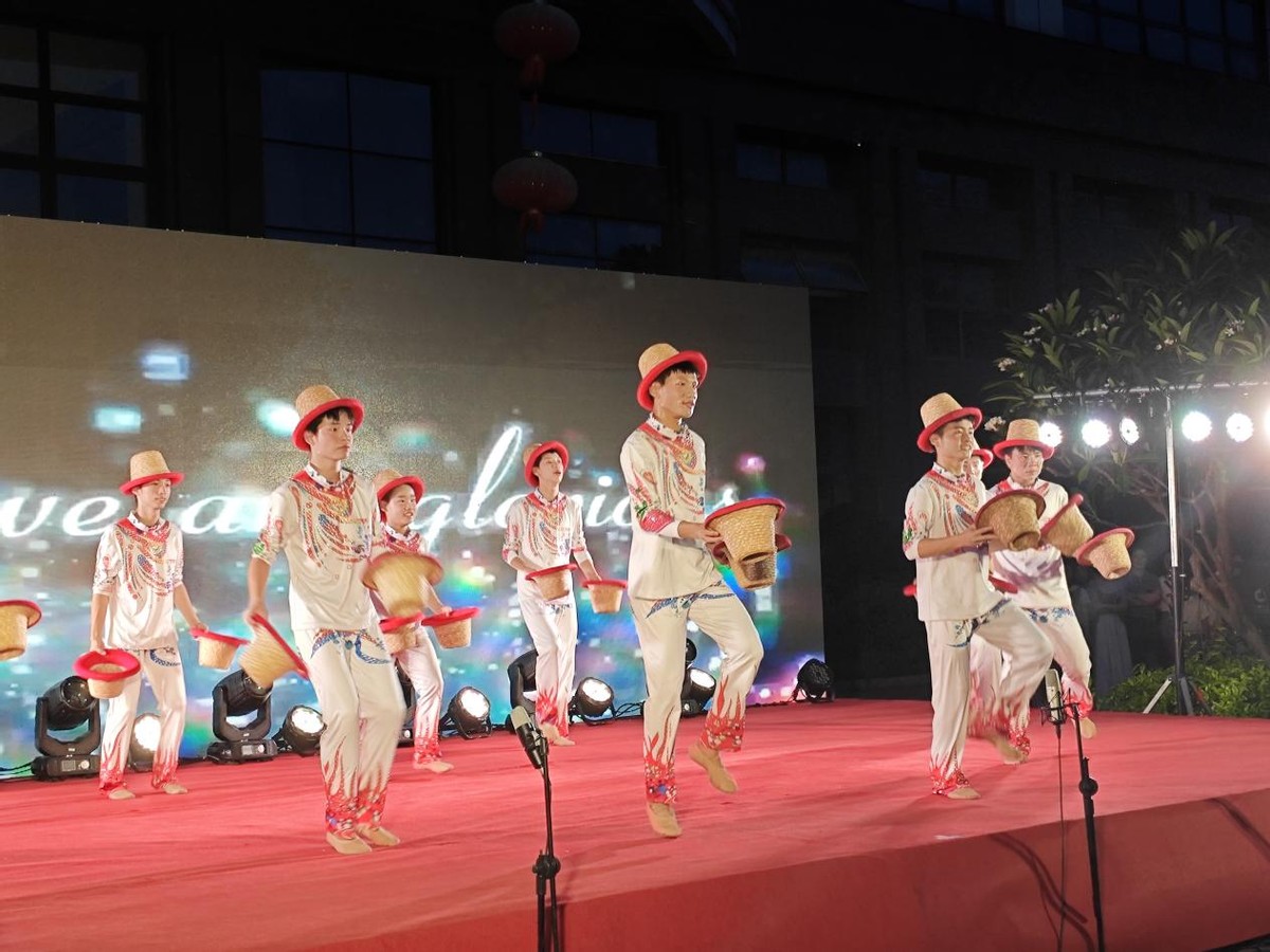 “家门口的幸福 唱响基层新篇章” ——第三届“聆听‘凤’音 心潮音乐会”华彩收官 “家门口的幸福 唱响基层新篇章” ——第三届“聆听‘凤’音 心潮音乐会”华彩收官