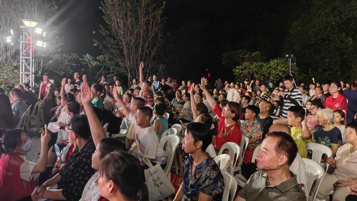 “家门口的幸福 唱响基层新篇章” ——第三届“聆听‘凤’音 心潮音乐会”华彩收官 “家门口的幸福 唱响基层新篇章” ——第三届“聆听‘凤’音 心潮音乐会”华彩收官