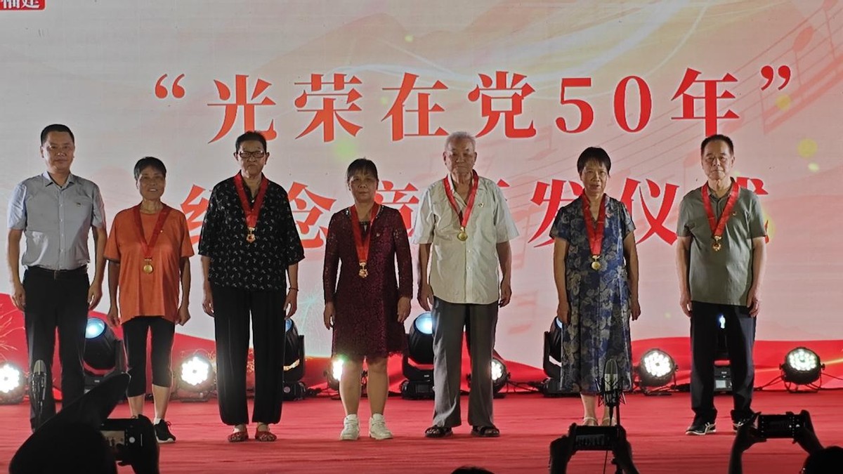 “家门口的幸福 唱响基层新篇章” ——第三届“聆听‘凤’音 心潮音乐会”华彩收官 “家门口的幸福 唱响基层新篇章” ——第三届“聆听‘凤’音 心潮音乐会”华彩收官