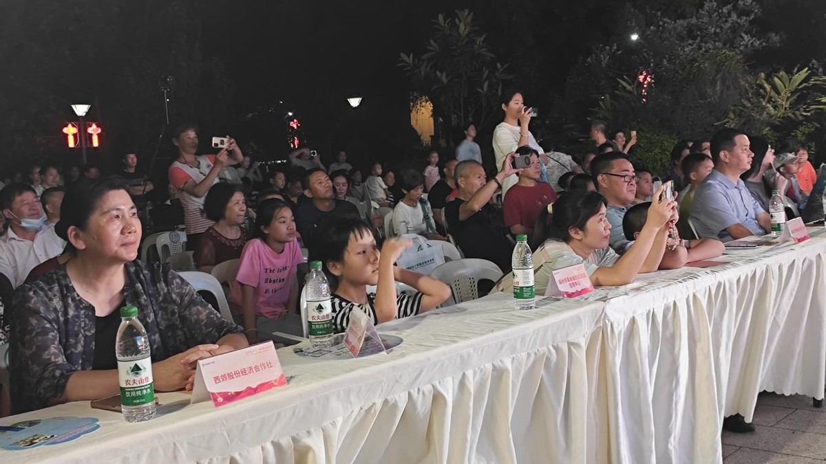 “家门口的幸福 唱响基层新篇章” ——第三届“聆听‘凤’音 心潮音乐会”华彩收官 “家门口的幸福 唱响基层新篇章” ——第三届“聆听‘凤’音 心潮音乐会”华彩收官