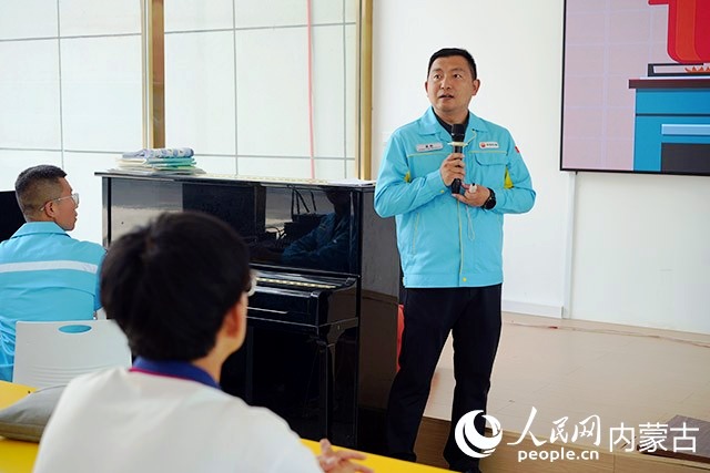 政企联动查隐患 安全宣传进万家 讲授燃气安全知识。人民网记者 李睿摄