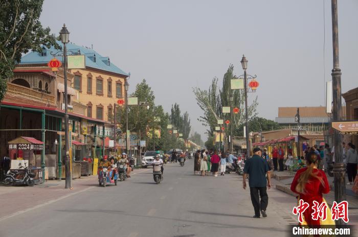 (走进中国乡村)新疆西部有条“无花果风情街”