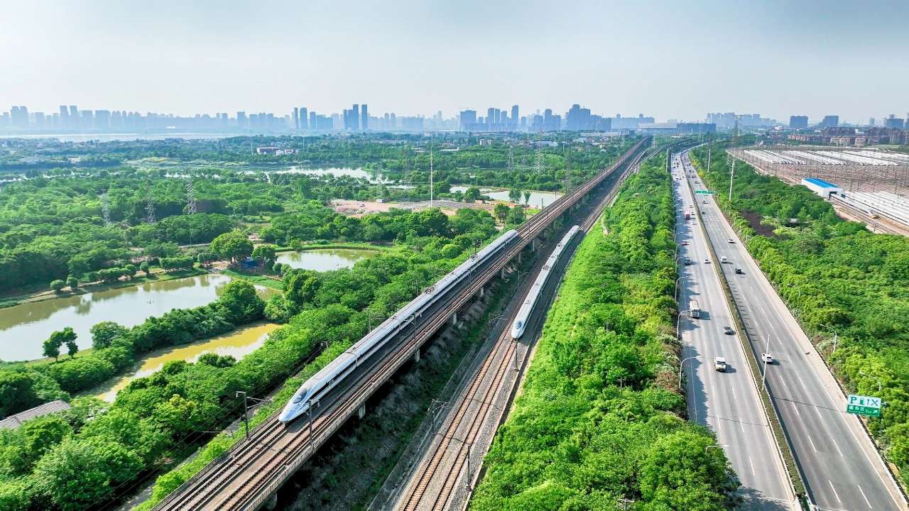 铁路暑运7月1日启动 武铁日均增开旅客列车60列提升运力