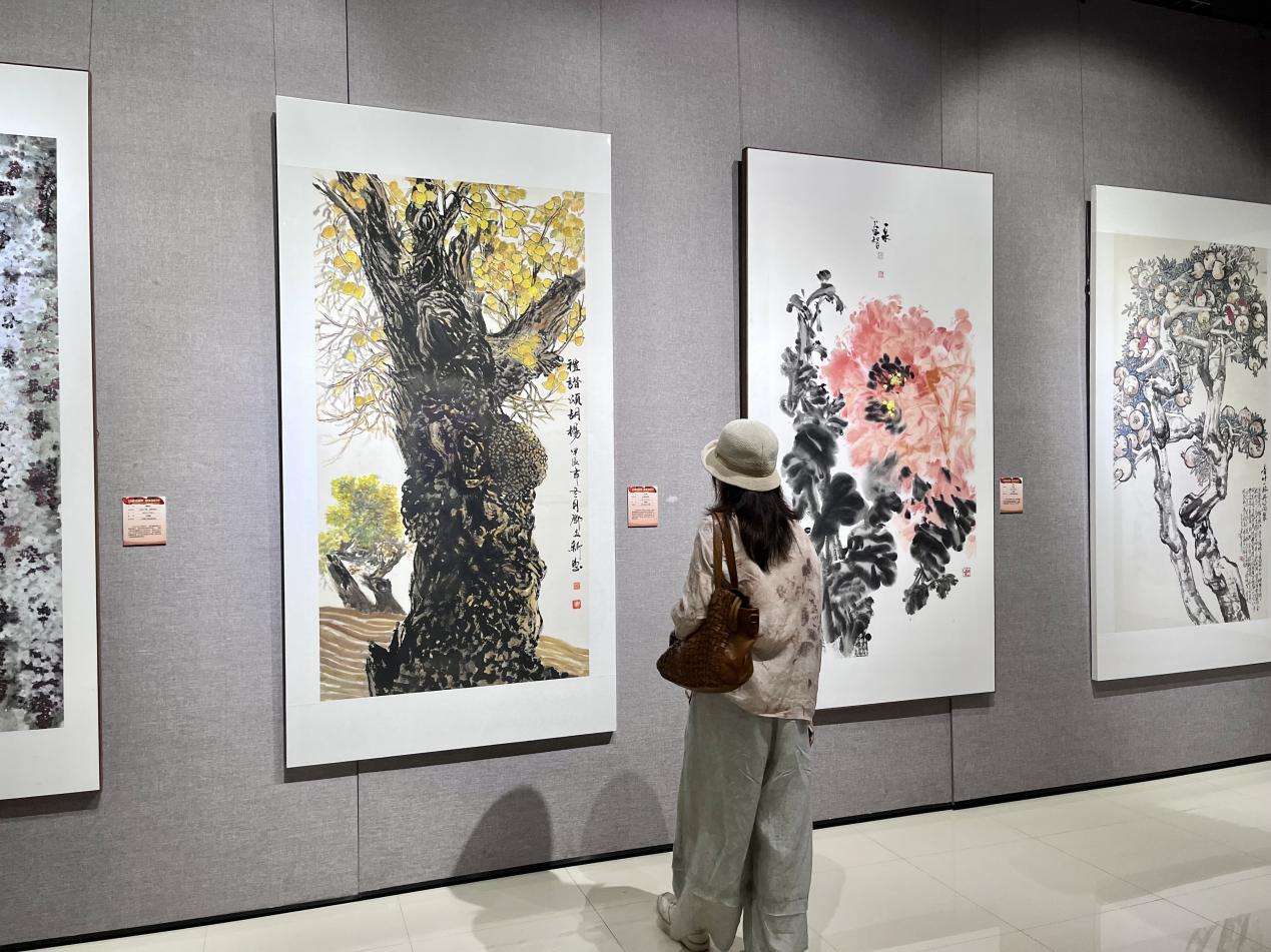 第三届民族地区优秀美术作品交流展在南宁开展