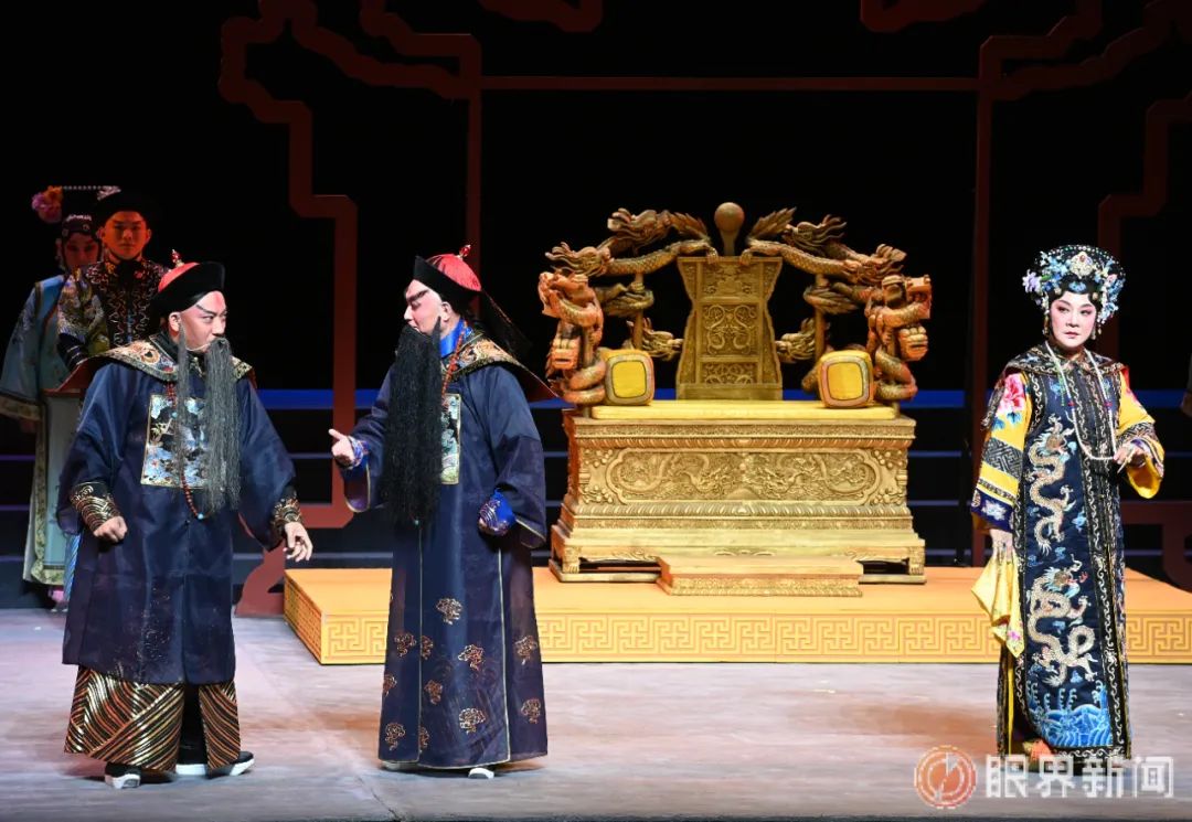 新编历史京剧《故土新归》在乌鲁木齐盛大首演