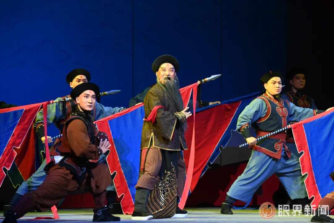 新编历史京剧《故土新归》在乌鲁木齐盛大首演