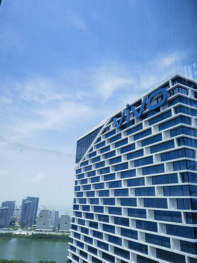 依海而生的深圳，初现“具身智能港”