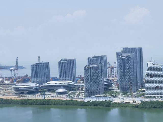 依海而生的深圳，初现“具身智能港”