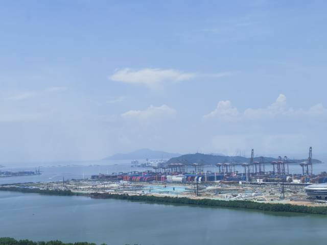 依海而生的深圳，初现“具身智能港”