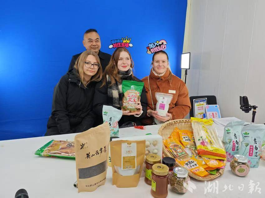 【党旗领航·大别山头雁风采】连外国游客都慕名而来，“红书记”何以带火一个村？