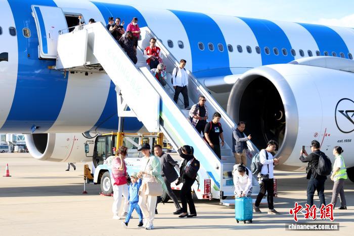 海南首条直通欧洲第五航权定期客运航线开通