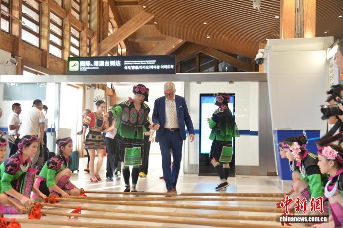 海南首条直通欧洲第五航权定期客运航线开通