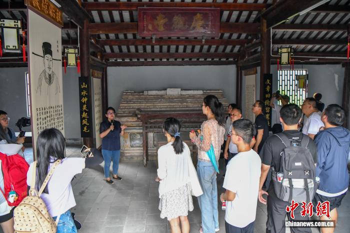 港澳大学生逐浪海南自贸港:古村烹乡味 椰林话琼韵