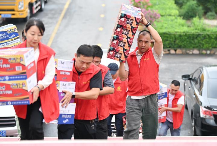 泥泞里的守护——天津蓟州抢险救灾一线见闻 泥泞里的守护——天津蓟州抢险救灾一线见闻