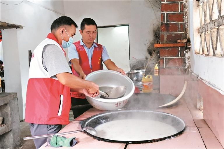 碗碗爱心粥暖了老人心 | 民生微实事 点滴暖民心 碗碗爱心粥暖了老人心 | 民生微实事 点滴暖民心