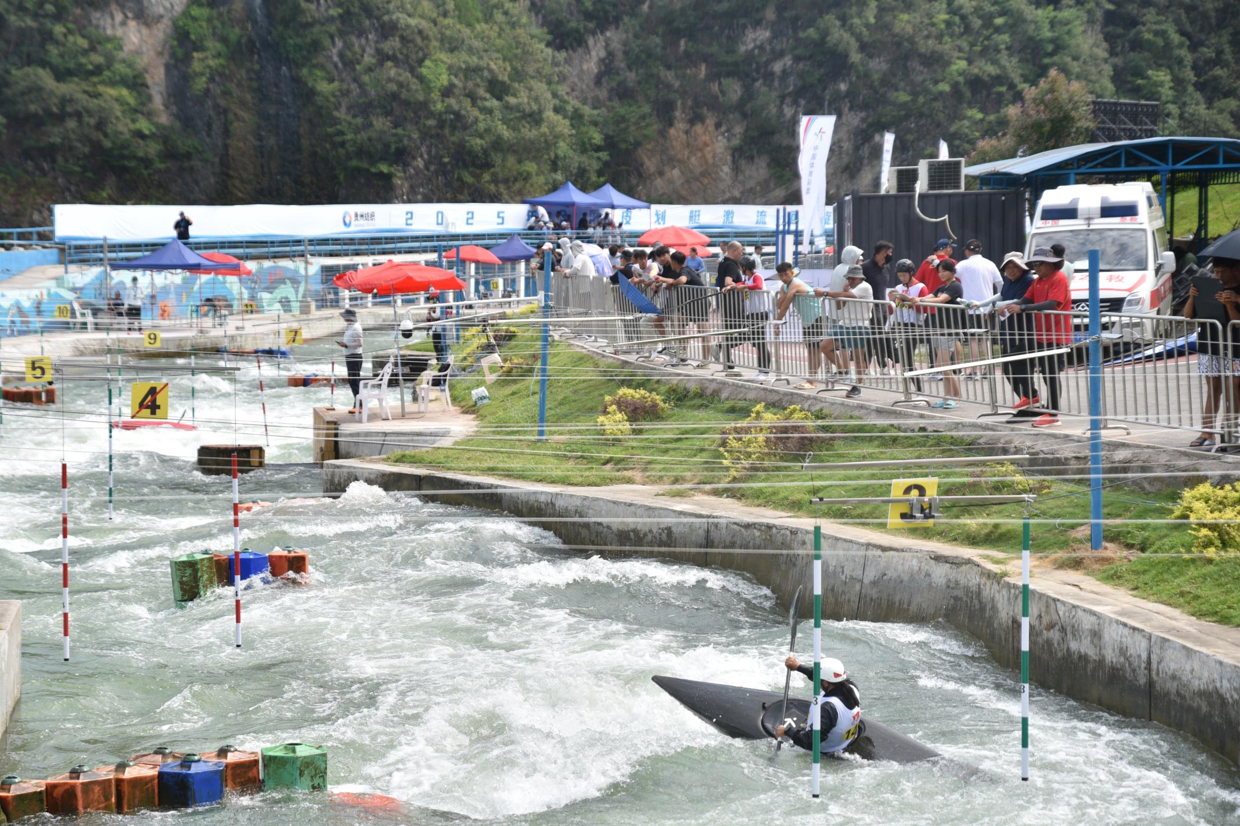 2025年全国皮划艇激流回旋锦标赛在黔东南开赛