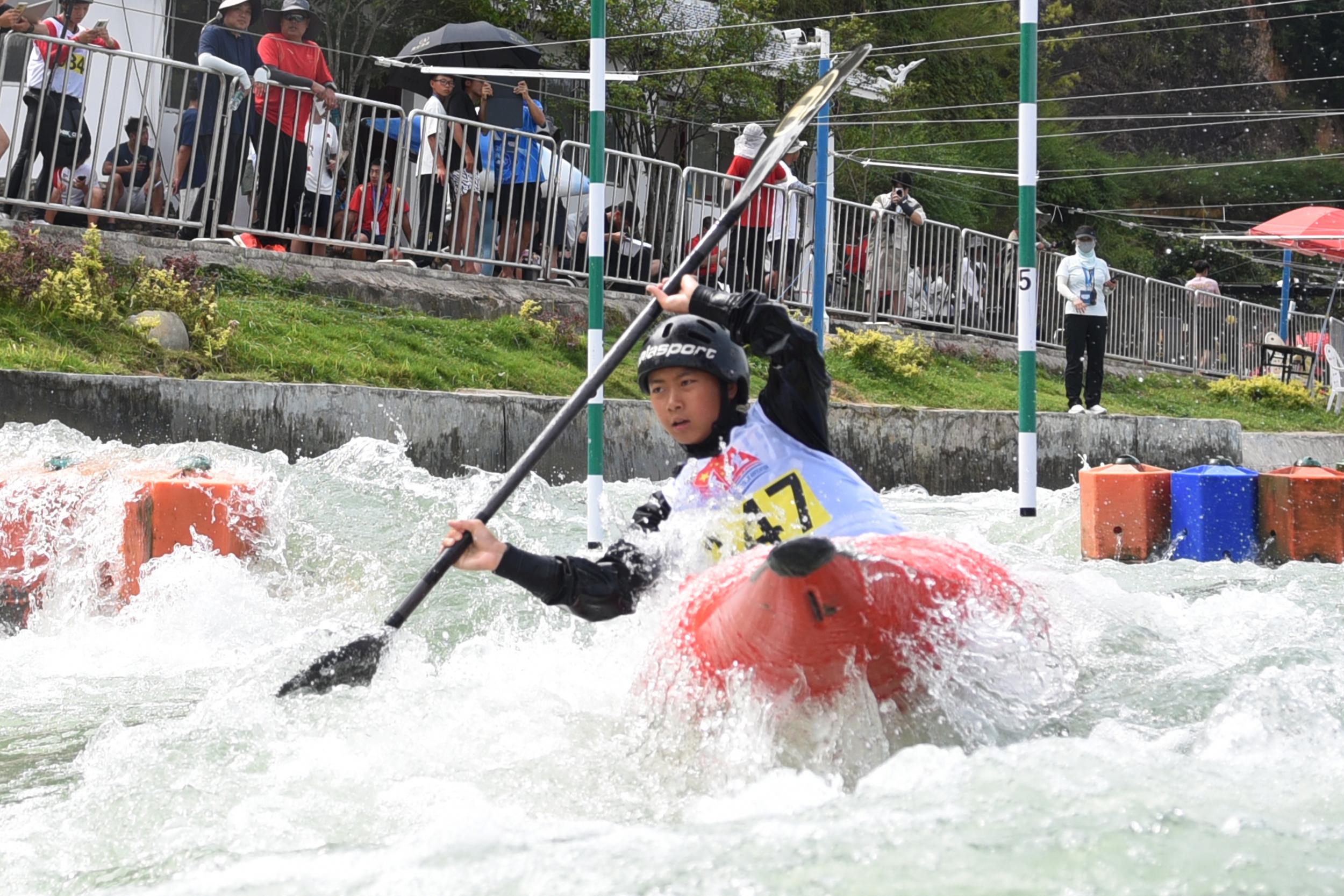 2025年全国皮划艇激流回旋锦标赛在黔东南开赛