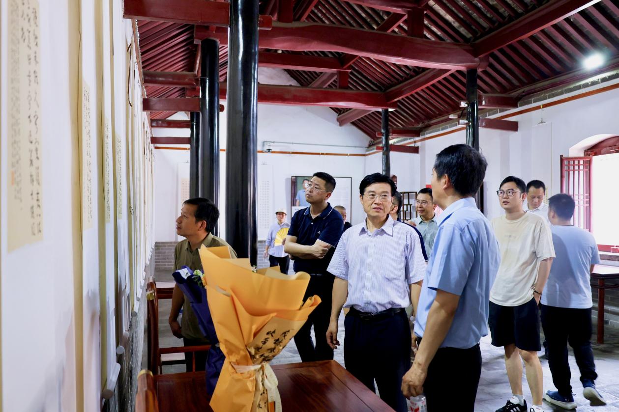 “离合之间——李洪智敬录启功先生论书绝句书法作品展”在山东曲阜孔府开幕
