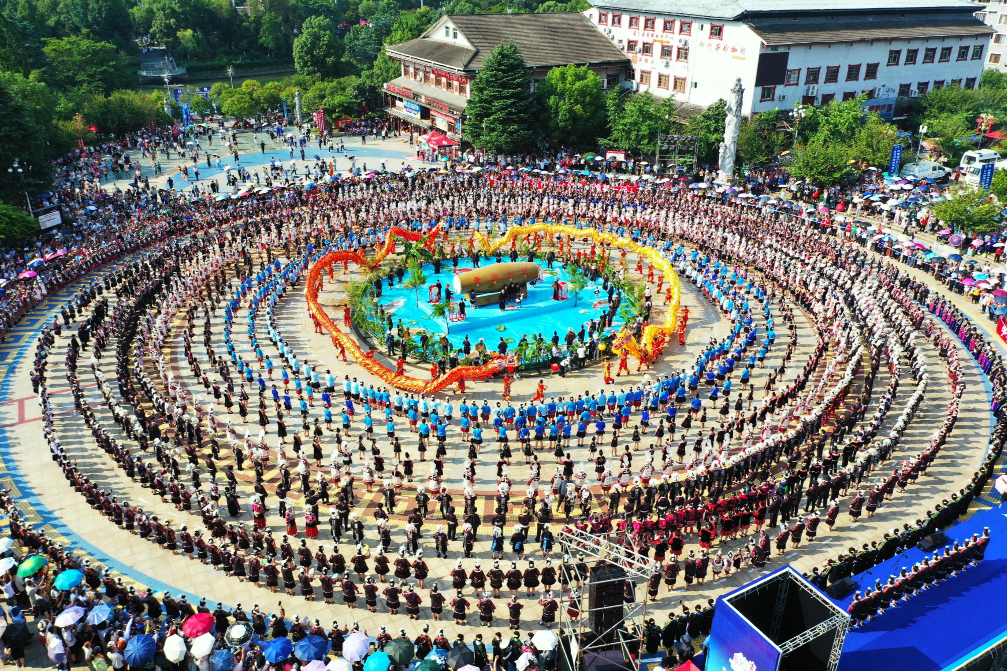 水龙狂欢!来贵州尽享一场传统盛宴的夏日清凉