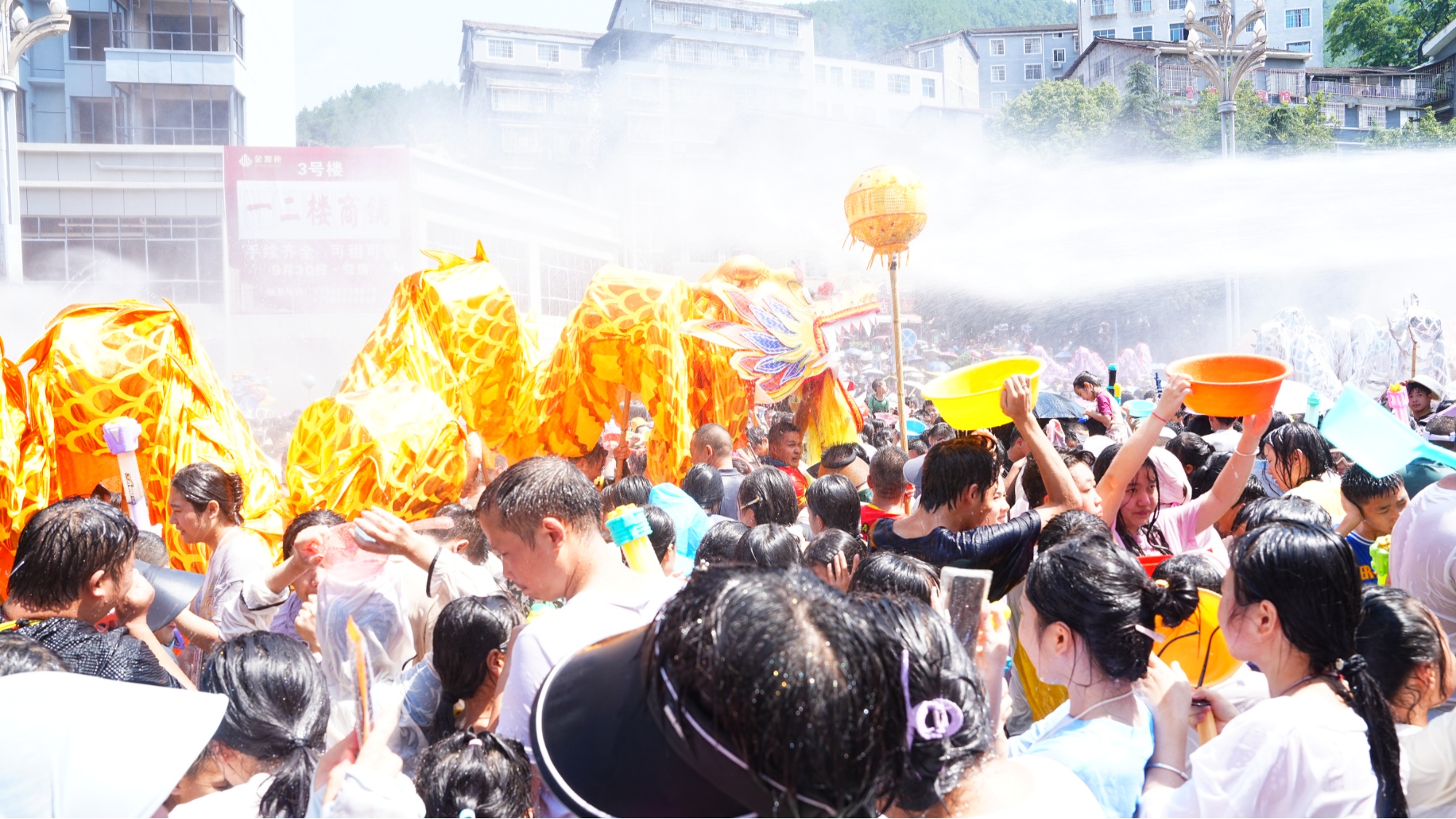 水龙狂欢!来贵州尽享一场传统盛宴的夏日清凉