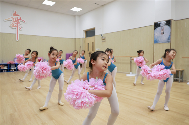 江苏泰州:多彩暑假助成长