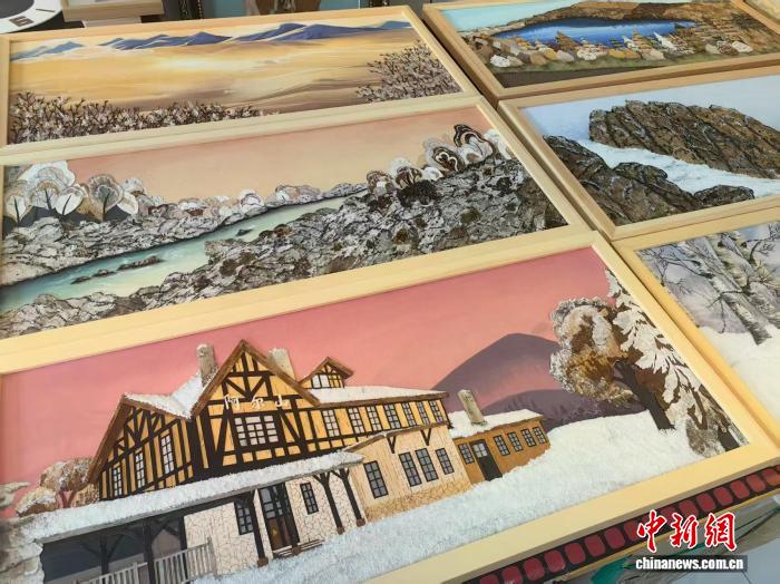 内蒙古林区:树皮作画 生活开“花” 内蒙古林区:树皮作画 生活开“花”