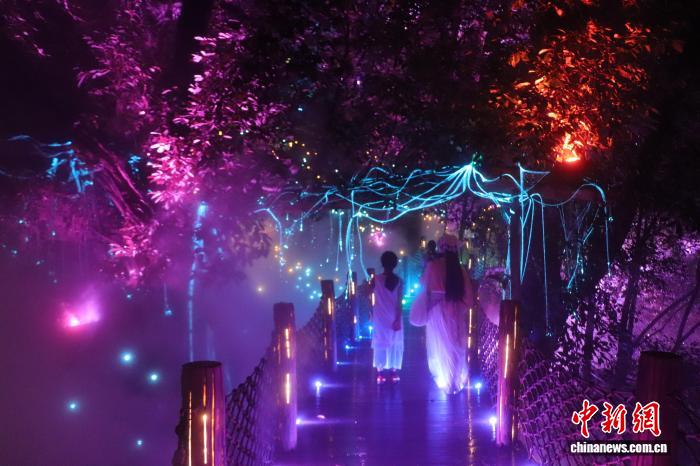 江西篁岭打造多元夜游项目 点亮夏日夜晚