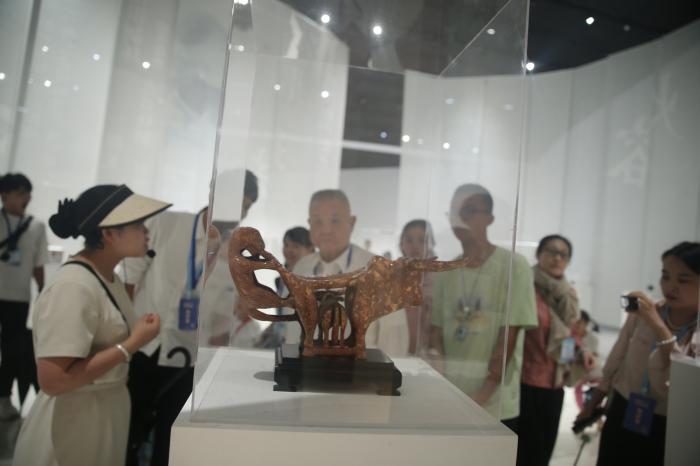 台湾自媒体人体验“滇味”民族风:互联网拉近两岸心灵距离