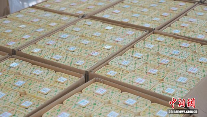 四川青神:2000余个竹编奖牌盒交付完成