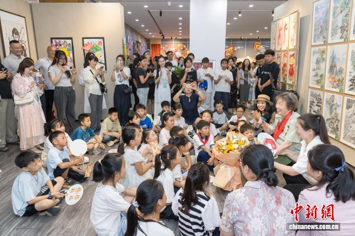 (抗战胜利80周年)河南郑州1283幅童心作品诠释历史与未来 (抗战胜利80周年)河南郑州1283幅童心作品诠释历史与未来