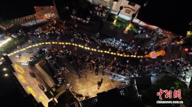 江西篁岭打造多元夜游项目 点亮夏日夜晚