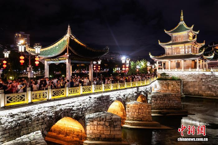 贵州贵阳:暑期夜间旅游火热 贵州贵阳:暑期夜间旅游火热