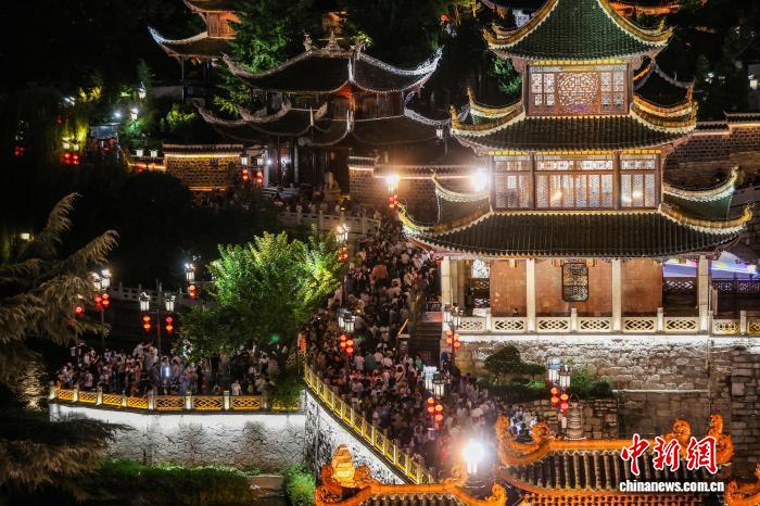 贵州贵阳:暑期夜间旅游火热