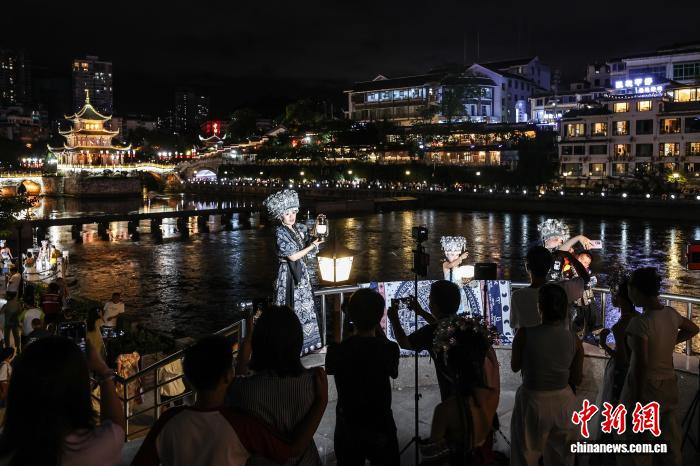 贵州贵阳:暑期夜间旅游火热