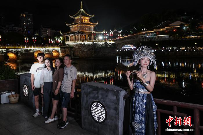 贵州贵阳:暑期夜间旅游火热