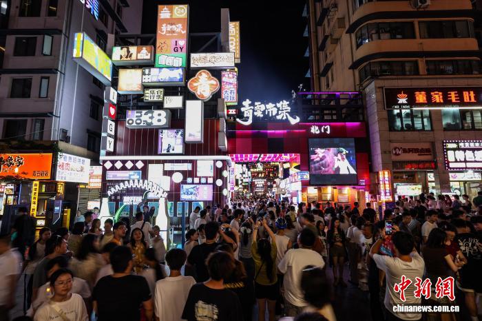 贵州贵阳:暑期夜间旅游火热