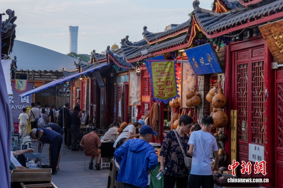 北京潘家园：文化市集受青睐