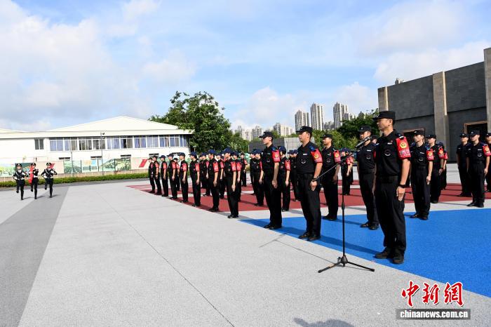 探访“漳州110”少年警校